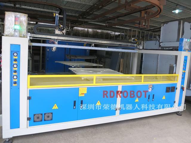 非標六軸自動往復噴漆設(shè)備（家電外殼）